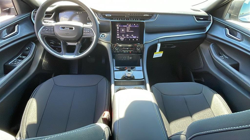 new 2025 Jeep Grand Cherokee car, priced at $33,372