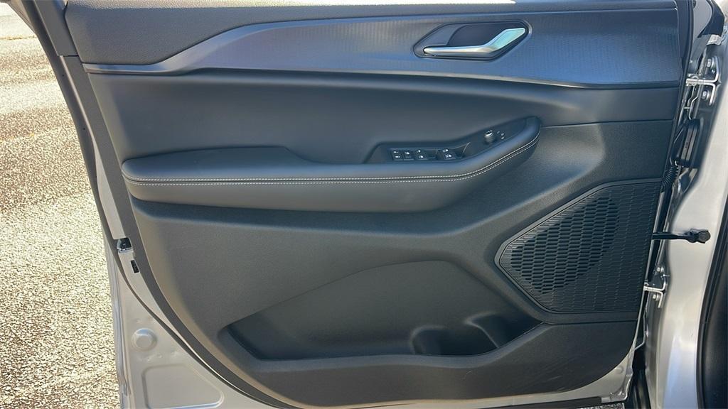 new 2025 Jeep Grand Cherokee car, priced at $33,372