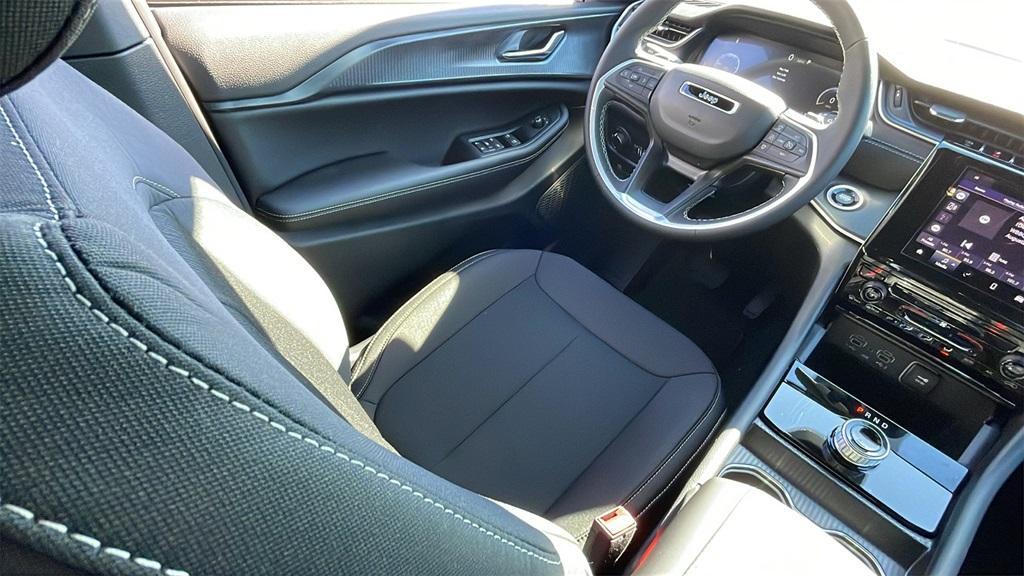 new 2025 Jeep Grand Cherokee car, priced at $33,372