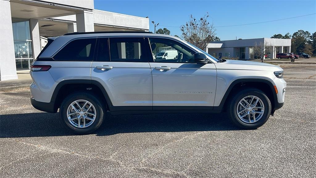 new 2025 Jeep Grand Cherokee car, priced at $33,372