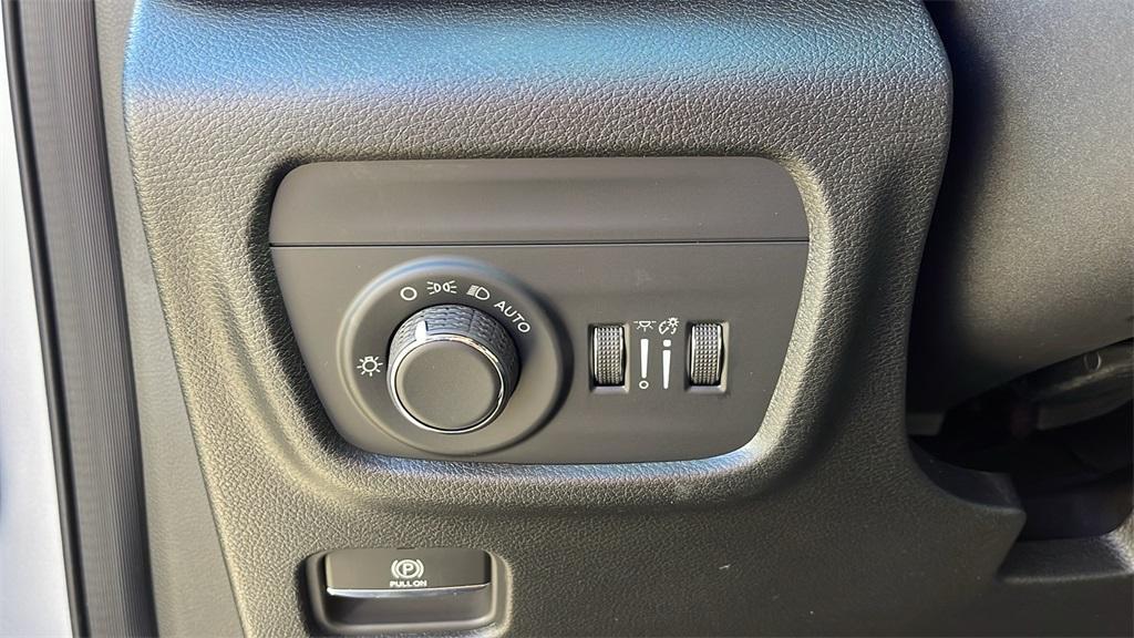 new 2025 Jeep Grand Cherokee car, priced at $33,372