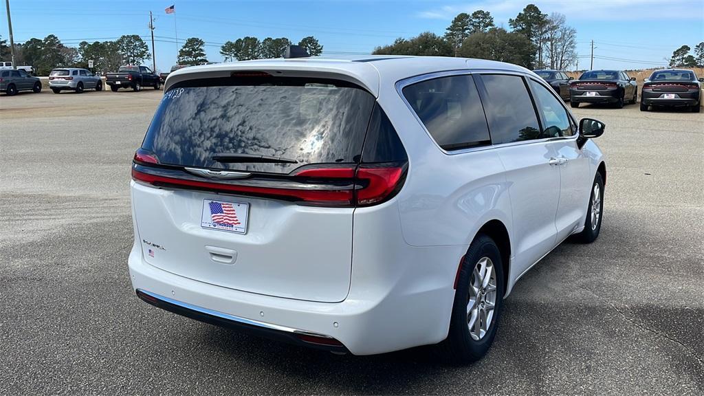 new 2024 Chrysler Pacifica car, priced at $41,170
