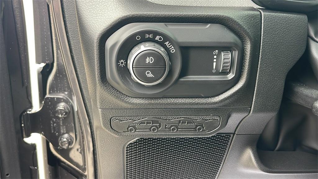 new 2025 Jeep Gladiator car, priced at $43,150