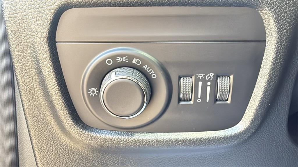 new 2025 Jeep Grand Cherokee car, priced at $33,751