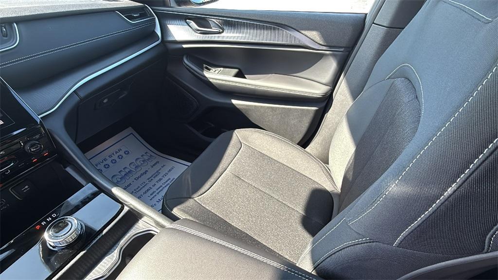 new 2025 Jeep Grand Cherokee car, priced at $33,751