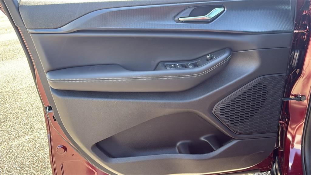 new 2025 Jeep Grand Cherokee car, priced at $33,751