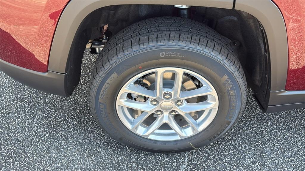 new 2025 Jeep Grand Cherokee car, priced at $33,751