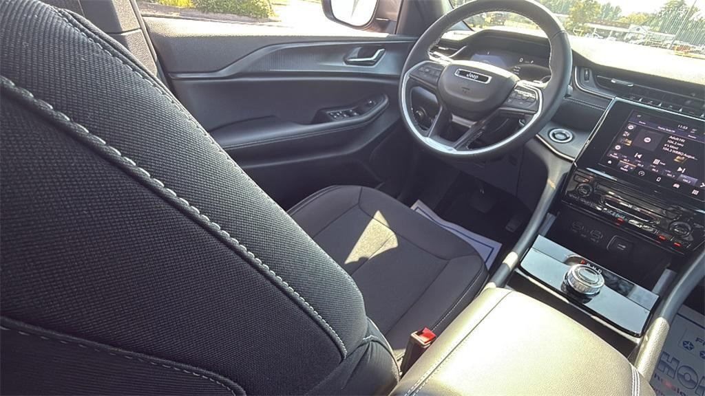 new 2025 Jeep Grand Cherokee car, priced at $33,751