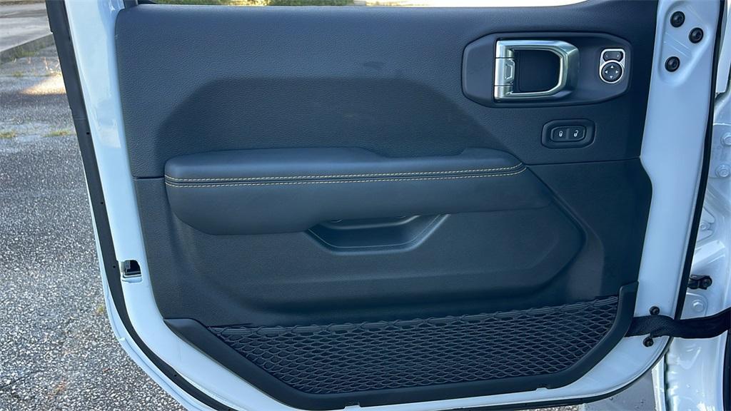 new 2025 Jeep Gladiator car, priced at $41,950