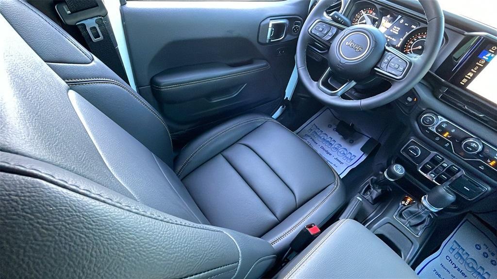 new 2025 Jeep Gladiator car, priced at $41,950