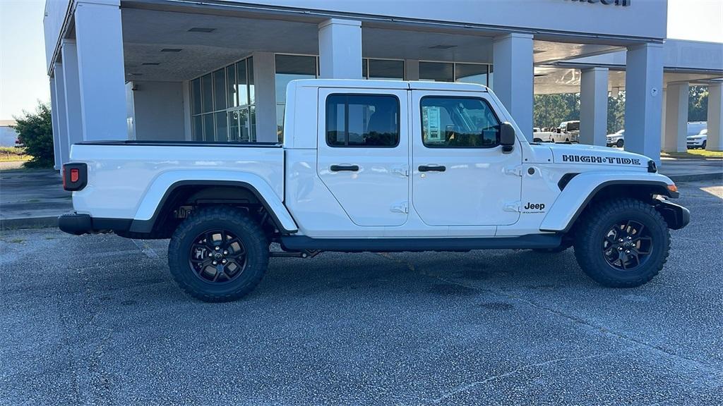 new 2025 Jeep Gladiator car, priced at $41,950