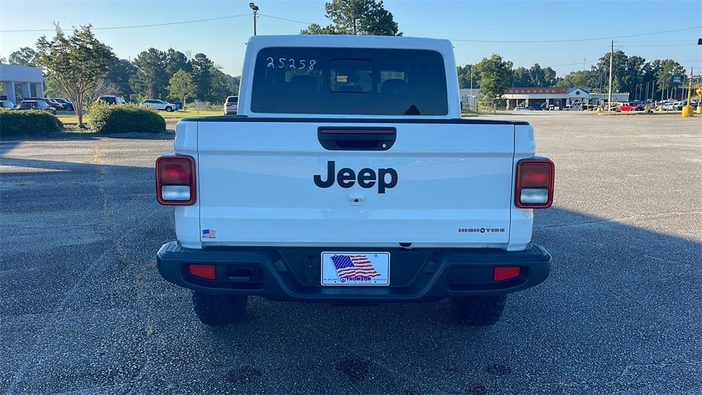 new 2025 Jeep Gladiator car, priced at $41,950
