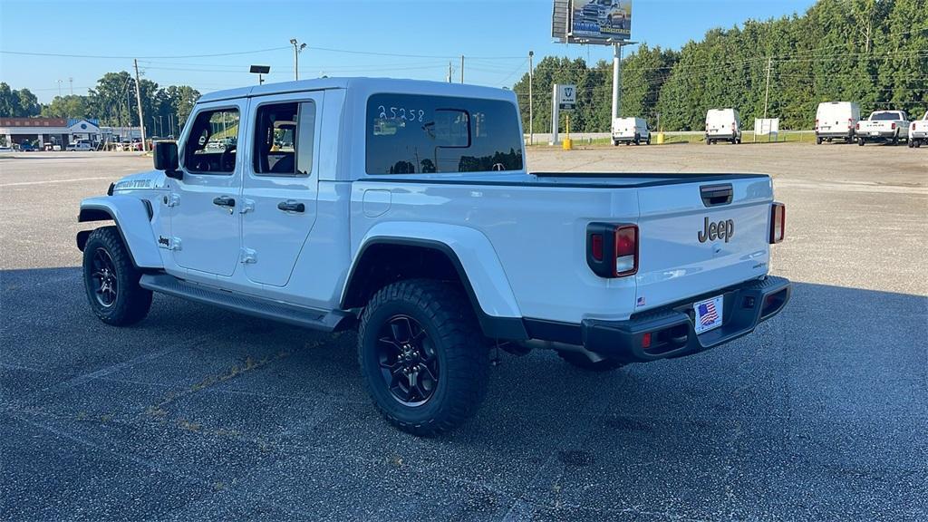 new 2025 Jeep Gladiator car, priced at $41,950