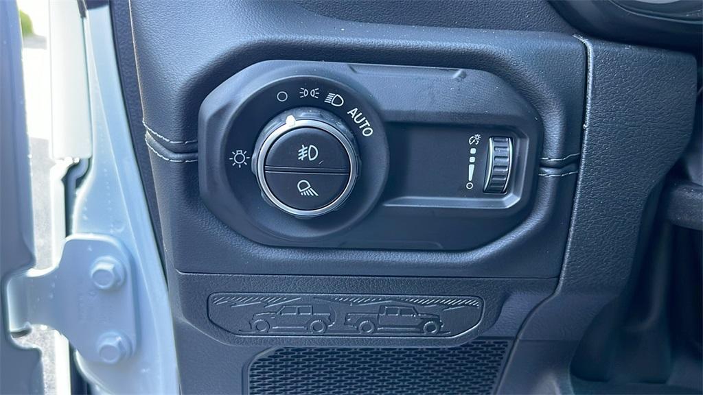 new 2025 Jeep Gladiator car, priced at $41,950