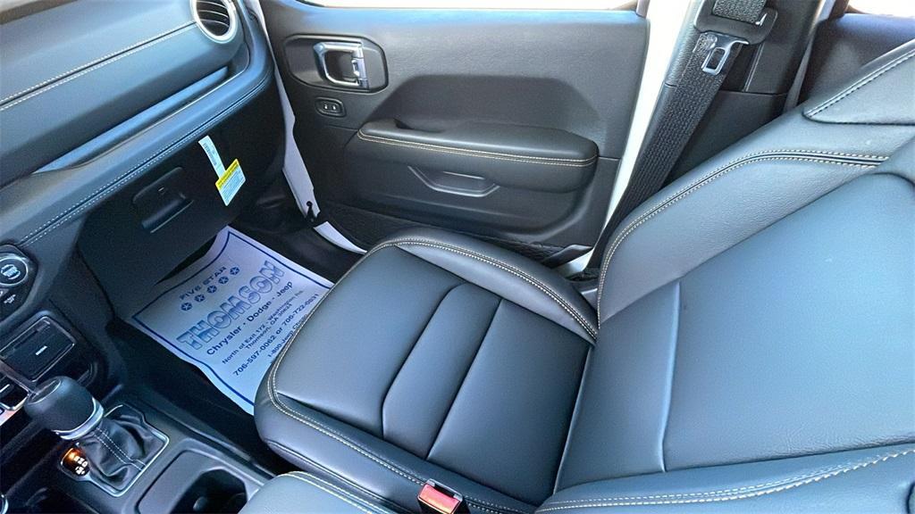 new 2025 Jeep Gladiator car, priced at $41,950