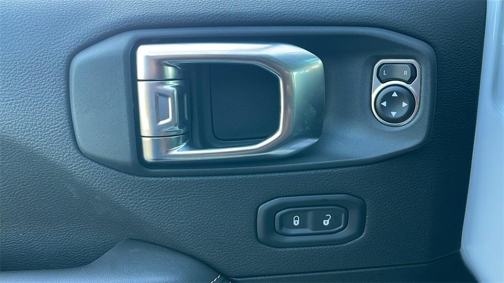 new 2025 Jeep Gladiator car, priced at $41,950