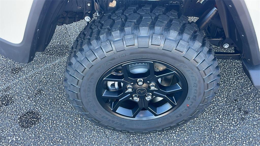 new 2025 Jeep Gladiator car, priced at $41,950