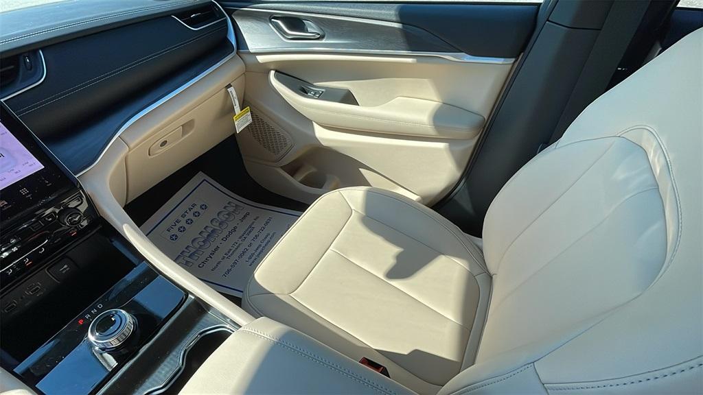 new 2025 Jeep Grand Cherokee L car, priced at $39,972