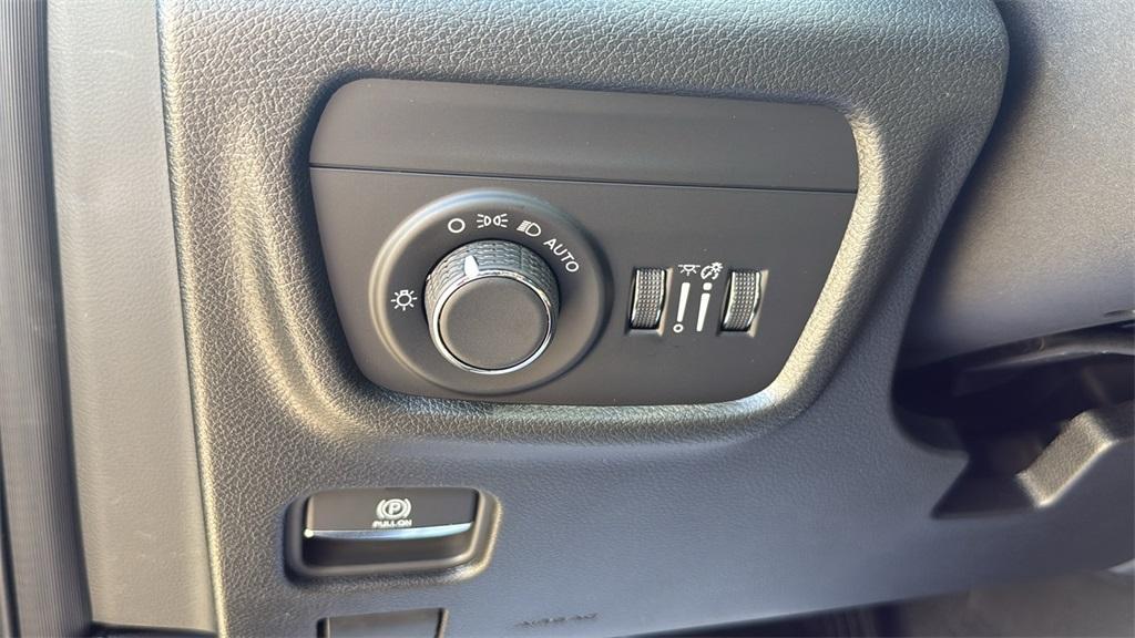 new 2025 Jeep Grand Cherokee car, priced at $35,225