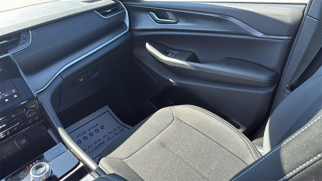 new 2025 Jeep Grand Cherokee car, priced at $35,225