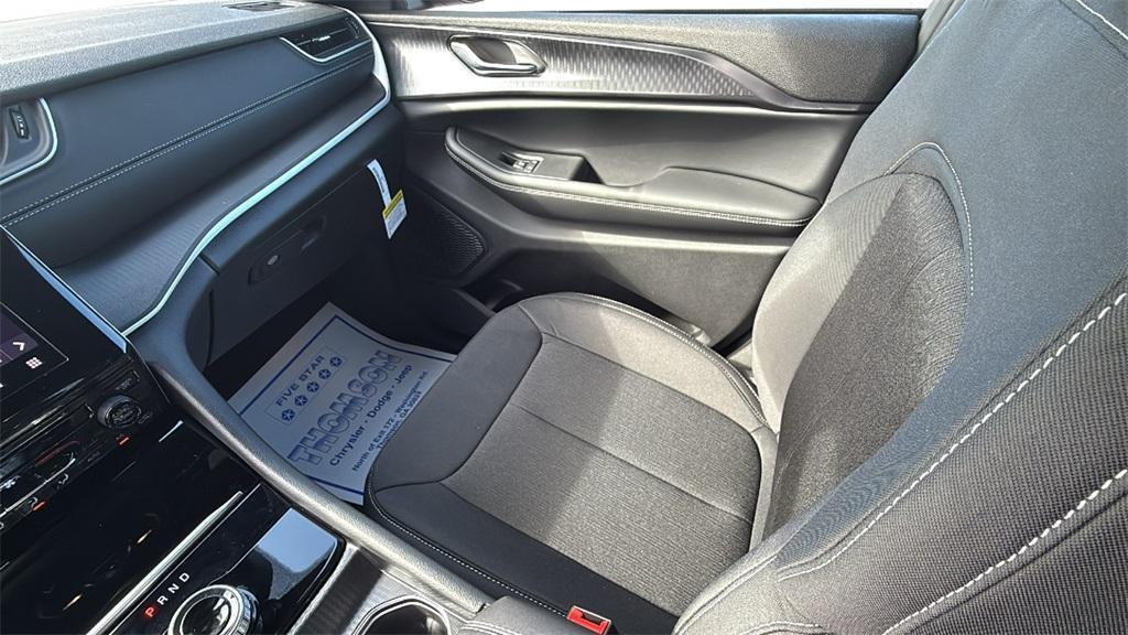 new 2025 Jeep Grand Cherokee car, priced at $36,450