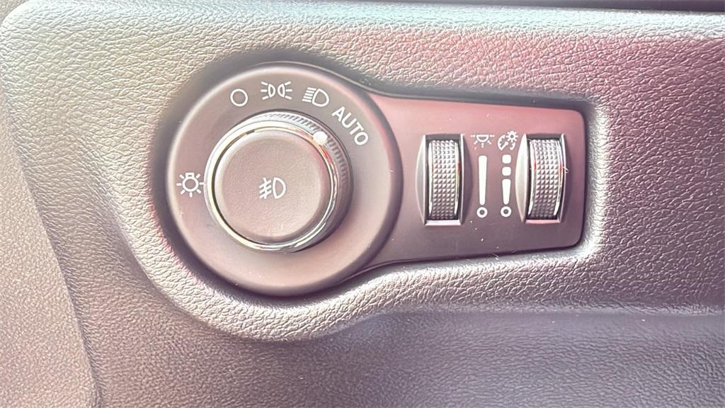 new 2026 Chrysler Pacifica car, priced at $41,385