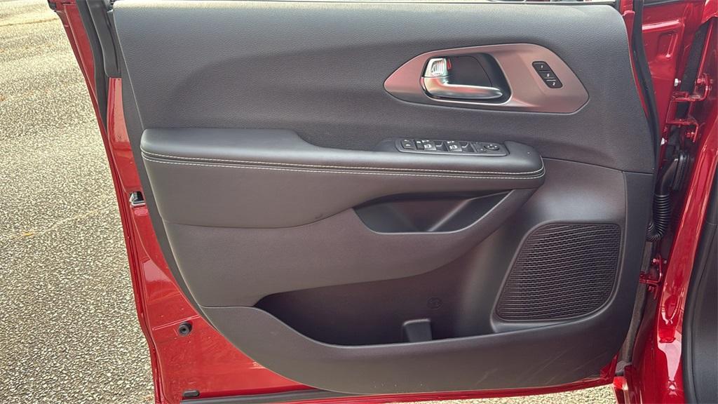 new 2026 Chrysler Pacifica car, priced at $41,385