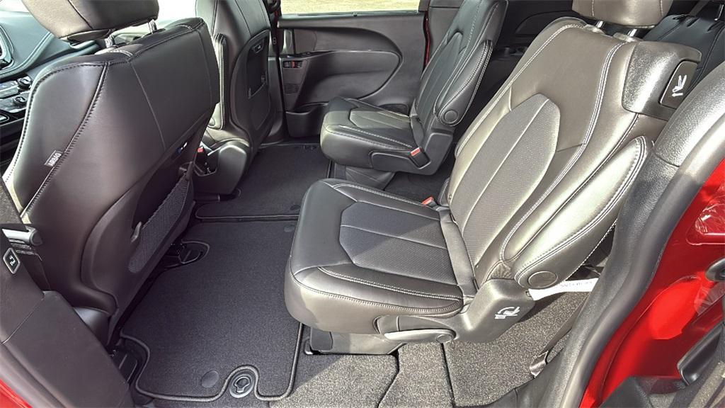 new 2026 Chrysler Pacifica car, priced at $41,385