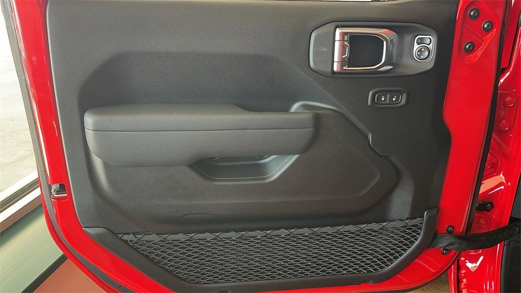 new 2025 Jeep Gladiator car, priced at $41,870