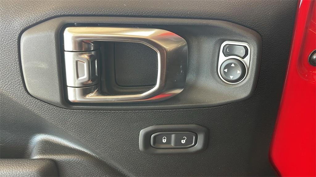 new 2025 Jeep Gladiator car, priced at $41,870