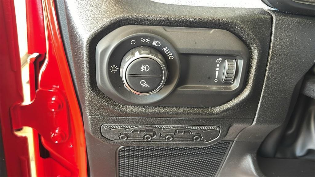 new 2025 Jeep Gladiator car, priced at $41,870