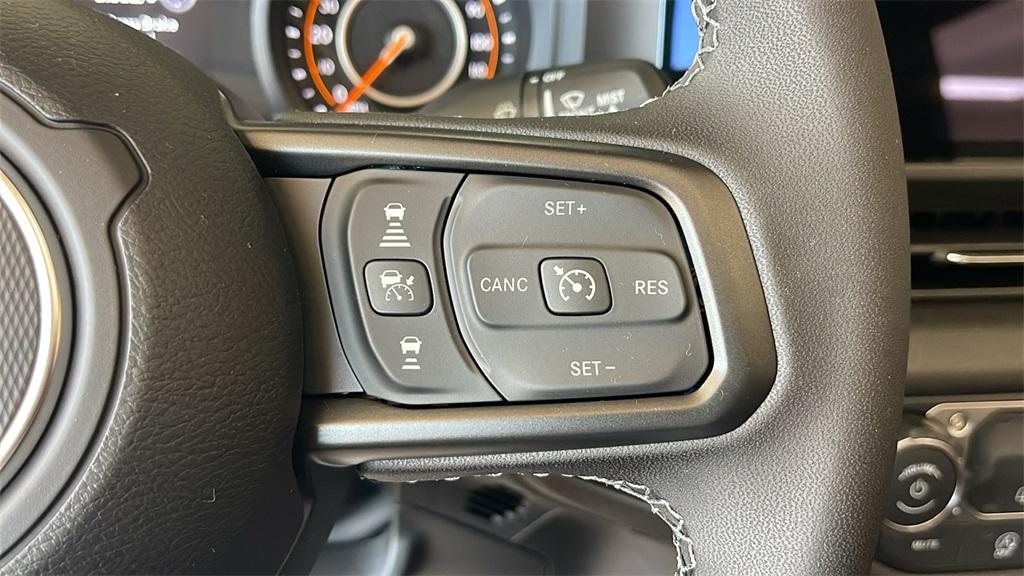 new 2025 Jeep Gladiator car, priced at $41,870