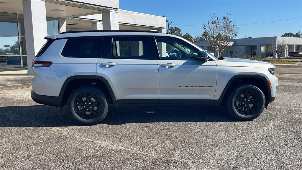 new 2025 Jeep Grand Cherokee L car, priced at $40,943