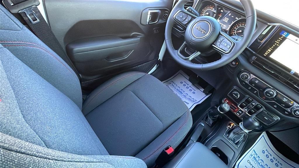 new 2025 Jeep Gladiator car, priced at $44,700