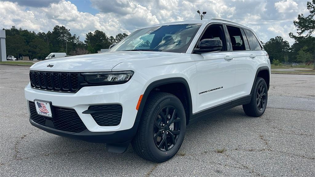 new 2025 Jeep Grand Cherokee car, priced at $39,271