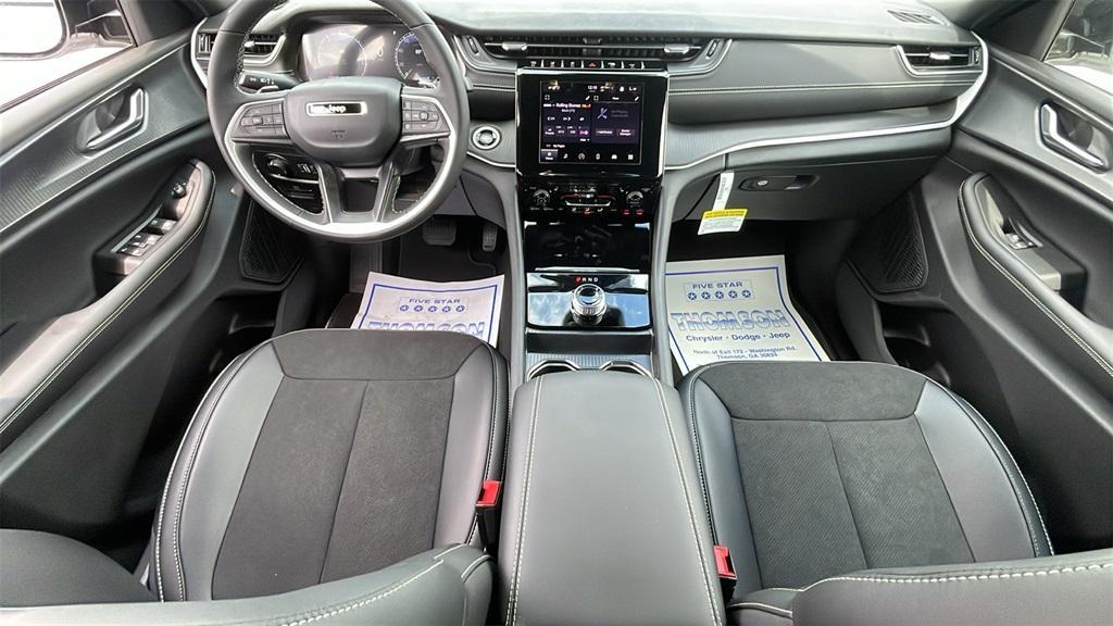 new 2025 Jeep Grand Cherokee car, priced at $39,271