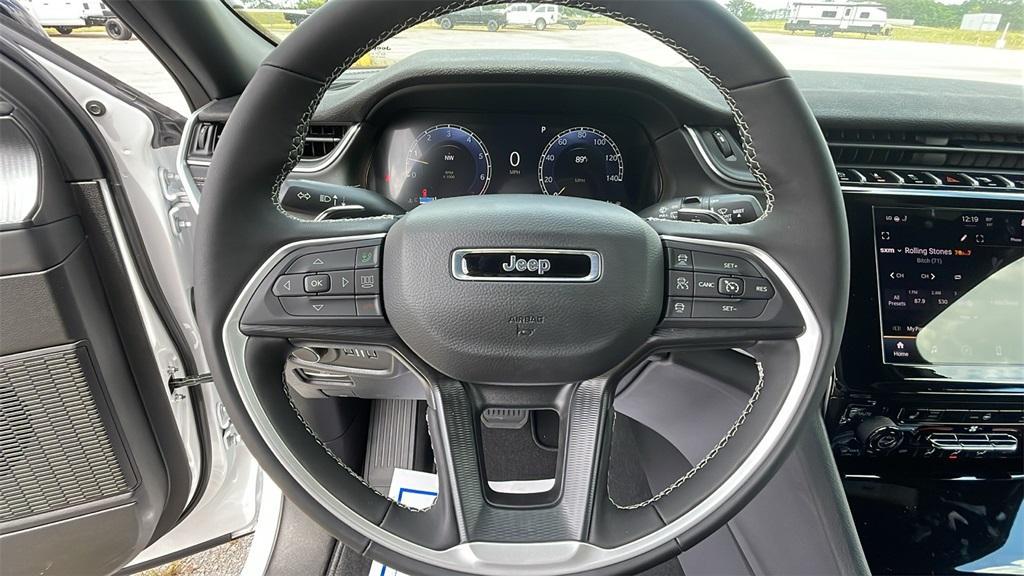 new 2025 Jeep Grand Cherokee car, priced at $39,271