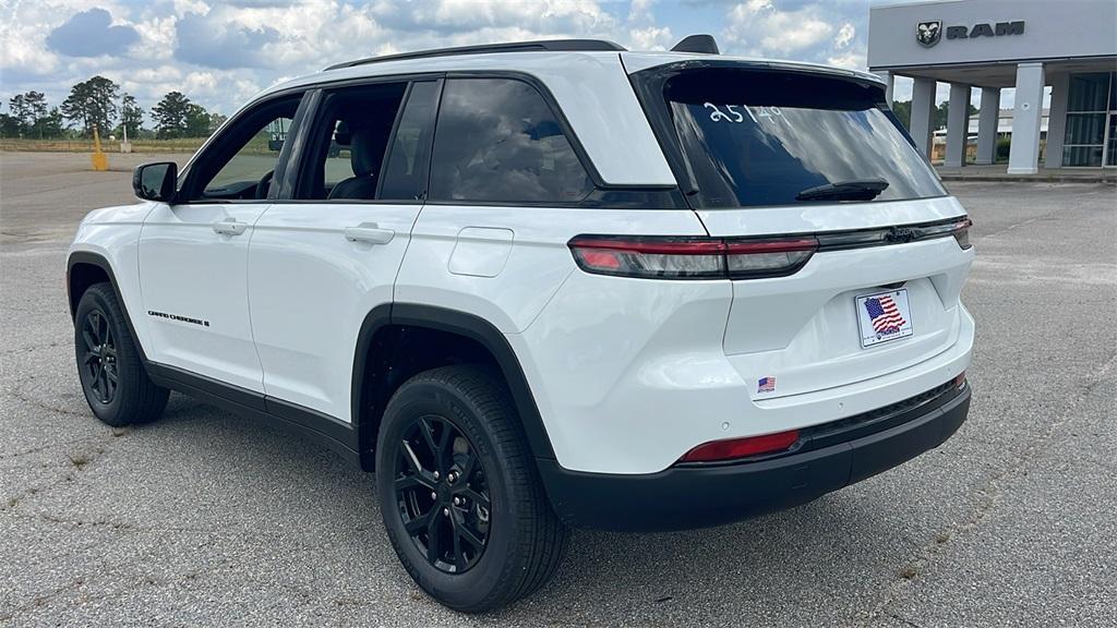 new 2025 Jeep Grand Cherokee car, priced at $39,271