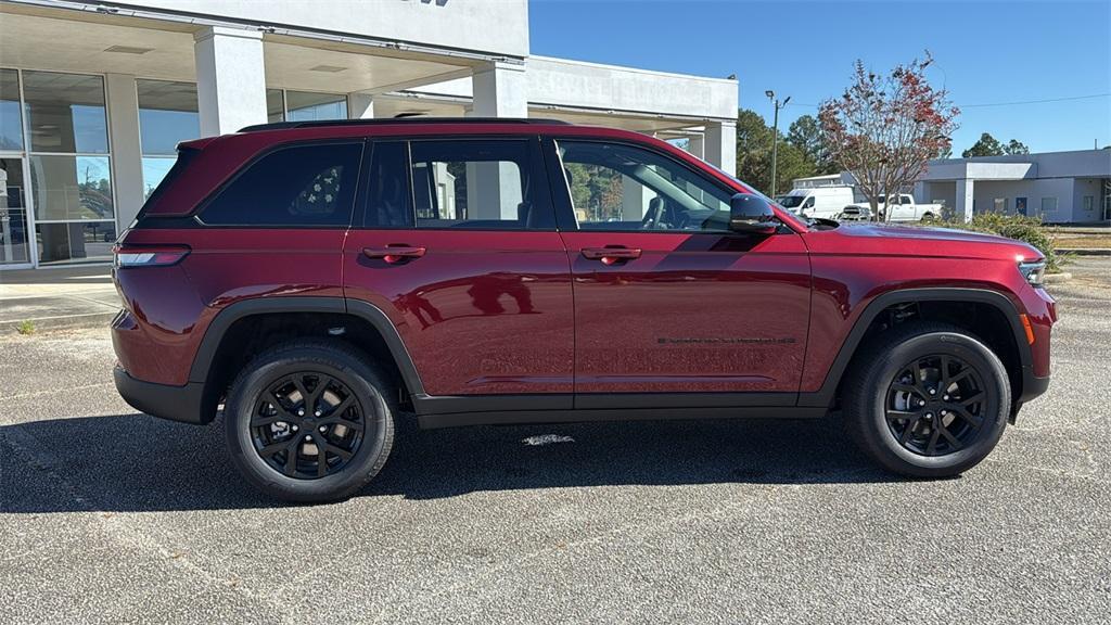 new 2025 Jeep Grand Cherokee car, priced at $37,773