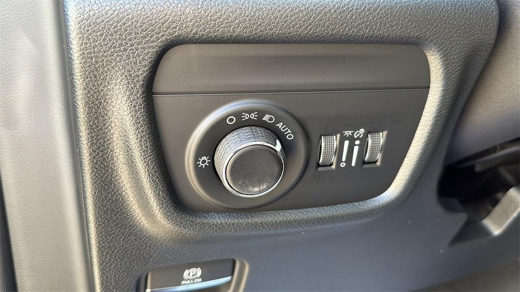 new 2025 Jeep Grand Cherokee car, priced at $37,773