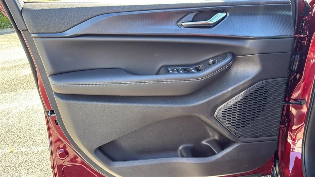 new 2025 Jeep Grand Cherokee car, priced at $37,773