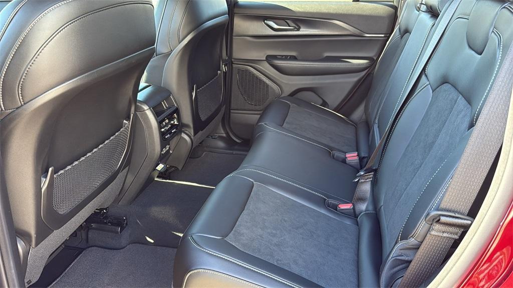 new 2025 Jeep Grand Cherokee car, priced at $37,773