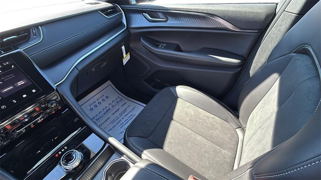 new 2025 Jeep Grand Cherokee car, priced at $37,773