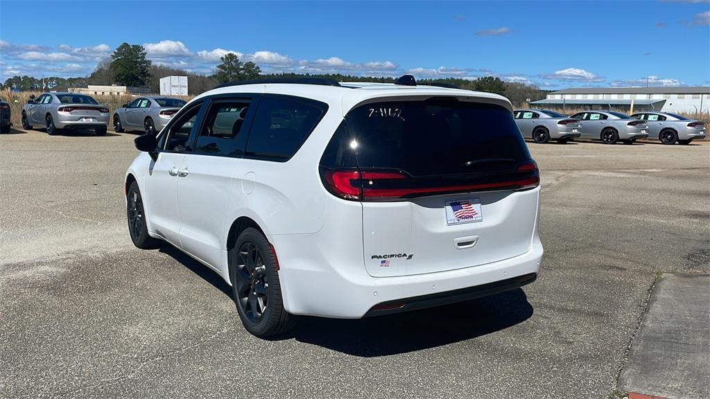 new 2024 Chrysler Pacifica car, priced at $43,742