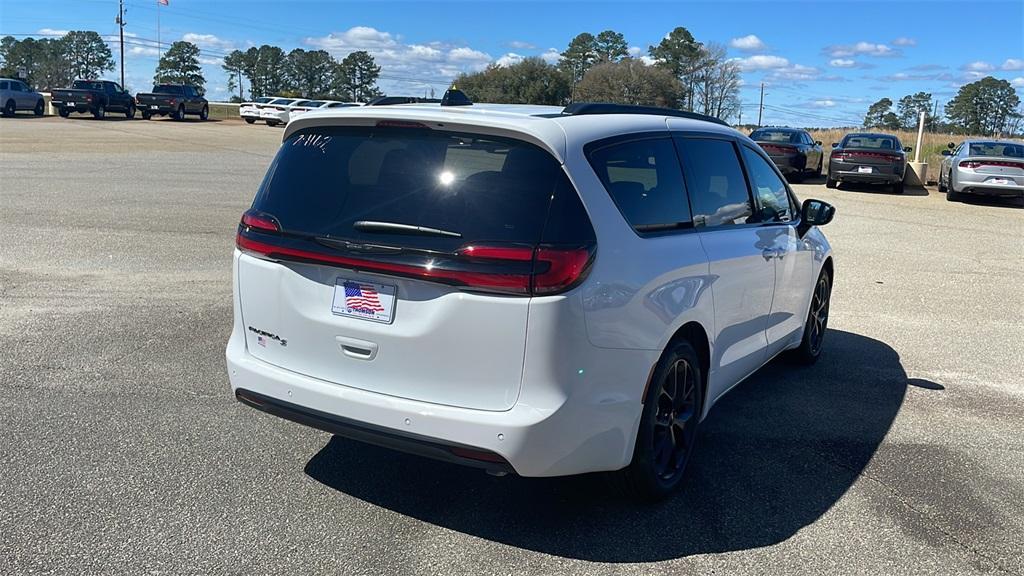 new 2024 Chrysler Pacifica car, priced at $43,742