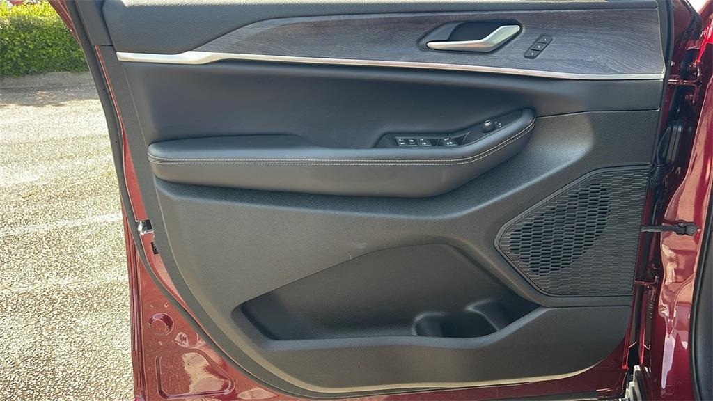new 2025 Jeep Grand Cherokee L car, priced at $40,992
