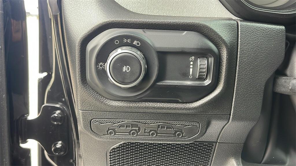 new 2025 Jeep Wrangler car, priced at $35,758
