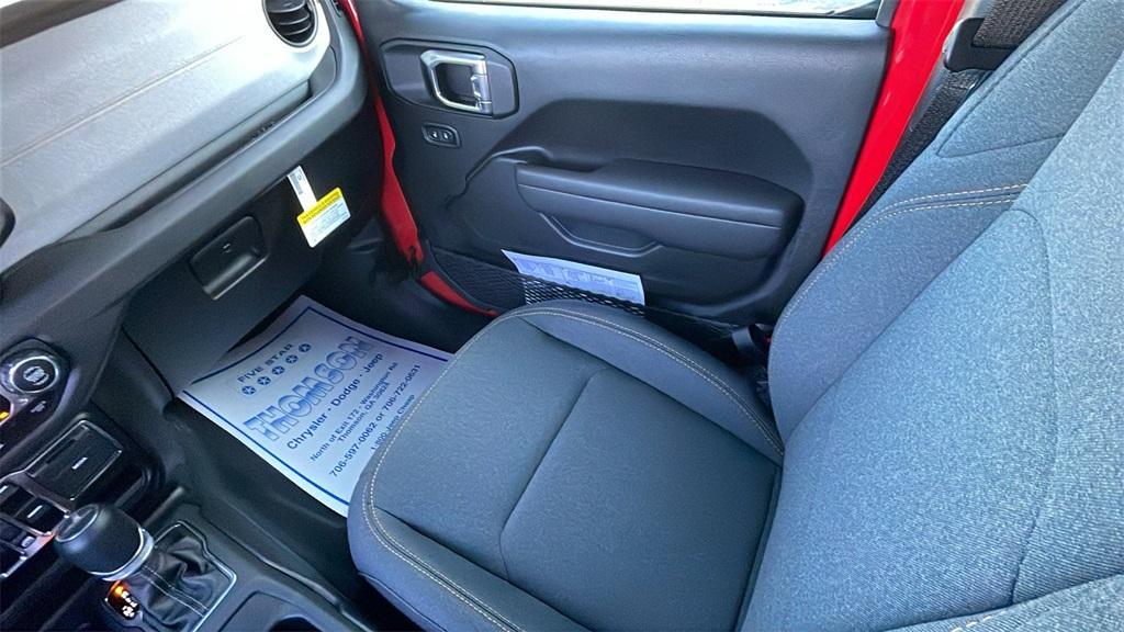 new 2025 Jeep Gladiator car, priced at $31,925