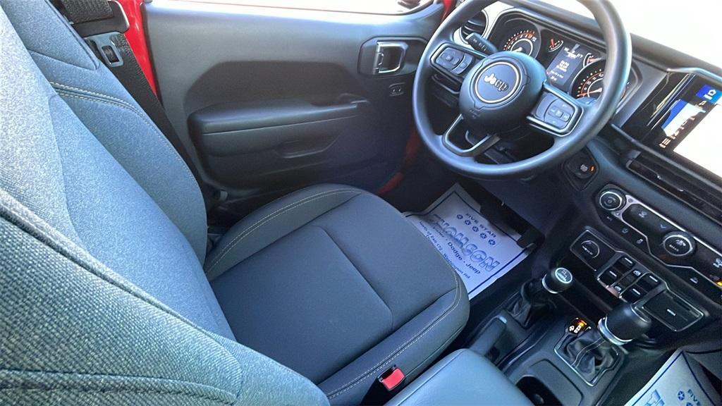 new 2025 Jeep Gladiator car, priced at $31,925