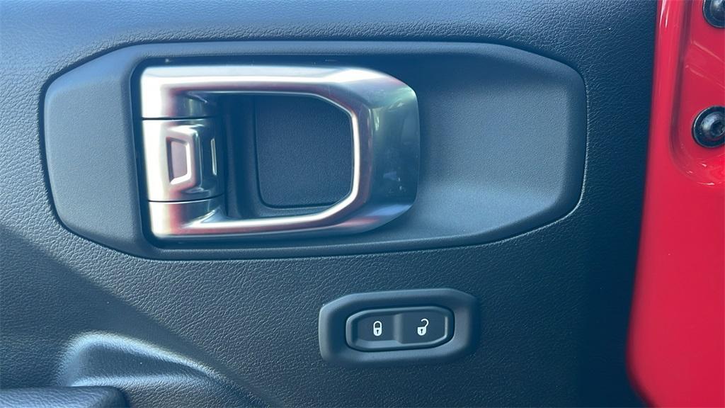 new 2025 Jeep Gladiator car, priced at $31,925